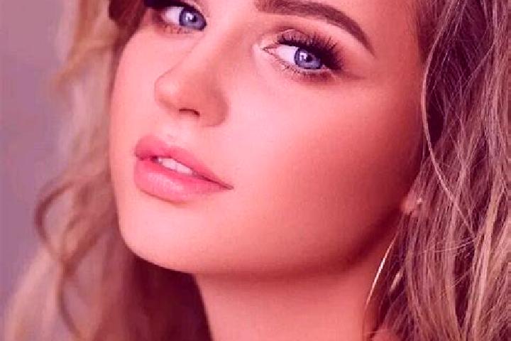 Lily, 34, a dark blonde blue-eyed middle eastern companion based in Uzos. Offering Erotic Massage, Tantra, Deep French Kissing. Available for incall and outc...