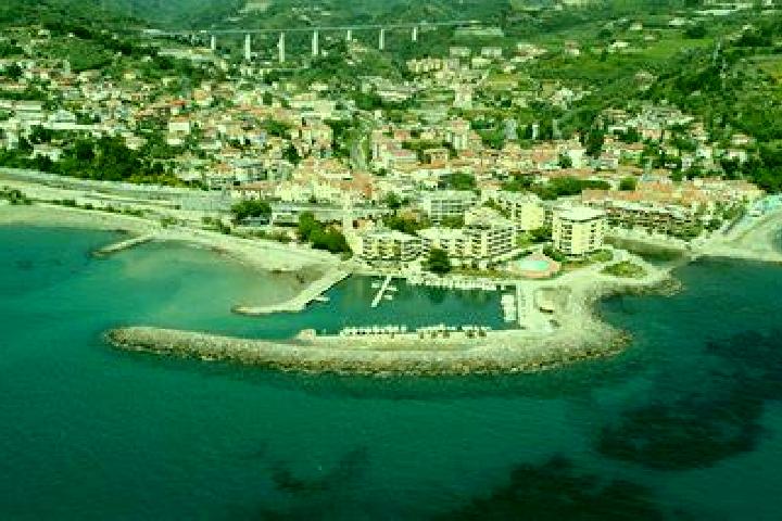 Lily, 34 — Escort in Marina di San Lorenzo, Italy