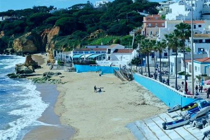 Lily, 34 — Escort in Olhos de Agua, Portugal