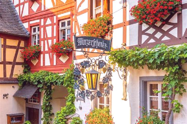Lily, 34 — Escort in Thungersheim, Germany
