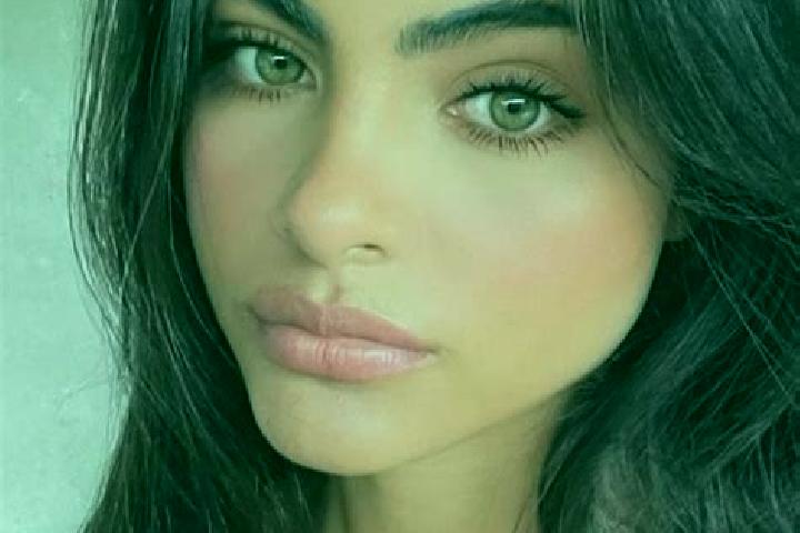 Lily, 35, a auburn dark-eyed indian companion based in Vilshofen. Offering Domination, Prostate Massage, GFE. Available for incall and outcall, day and eveni...