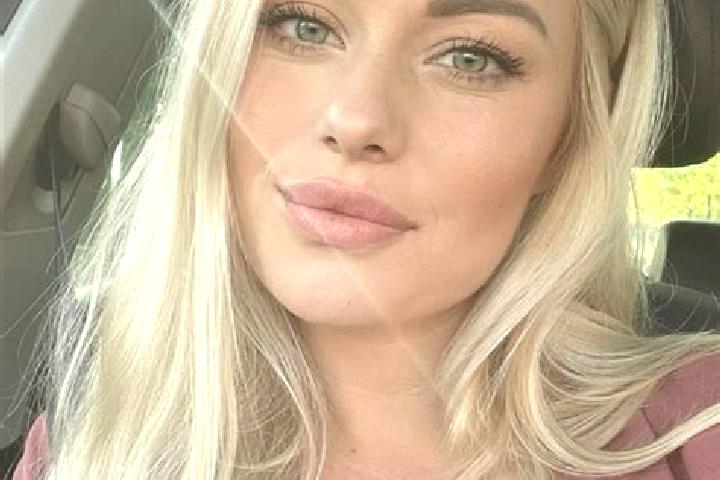 Lily, 35, a blonde hazel-eyed mixed companion based in Magda. Offering Dinner Date, Party Girl, Domination. Available for incall and outcall, overnight booki...