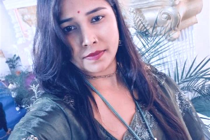 Lily, 35 — Escort in Falakata, India