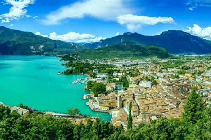 Lily, 35 — Escort in Pianezze del Lago, Italy