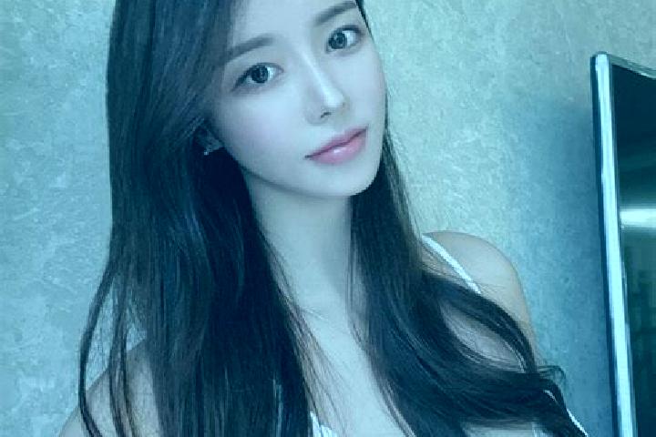 Lily, 35 — Escort in Zhengang, China