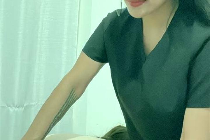 Lily, 36, a brunette dark-eyed mixed companion based in Certaldo. Offering OWO, Erotic Massage, Girlfriend Experience, Massage. Available for incall and outc...
