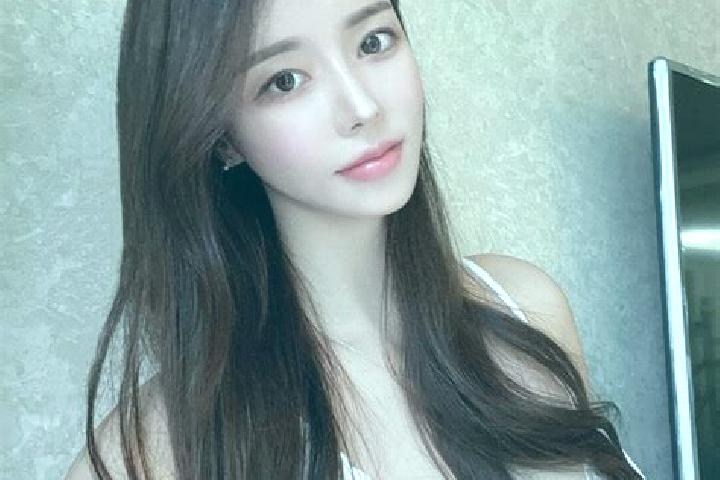 Lily, 36 — Escort in Duosong, China