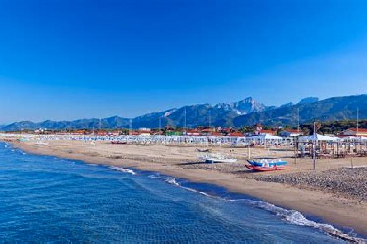Lily, 36 — Escort in Forte dei Marmi, Italy