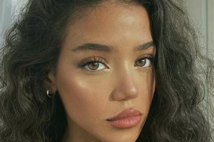 Lily, 37, a red brown-eyed ebony companion based in Selles-sur-Cher. Offering OWO, Tantra, CIM. Available for incall and outcall, day and evening dates.