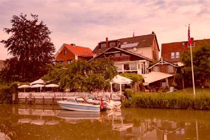 Lily, 37 — Escort in Cranz, Germany