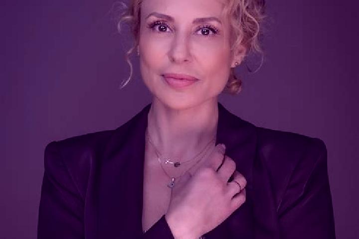 Lily, 37 — Escort in Dobrinka, Russia