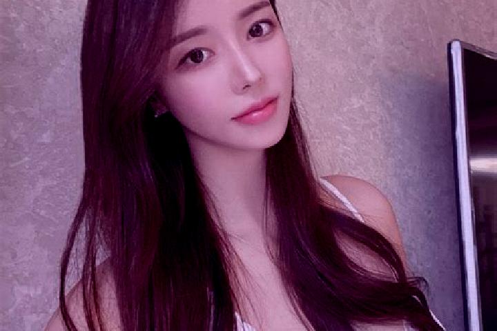 Lily, 37 — Escort in Huaqingbei, China