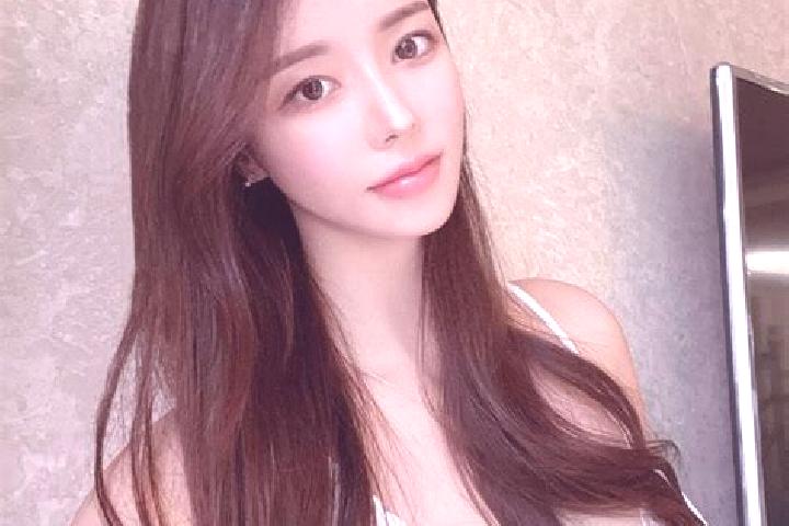 Lily, 37 — Escort in Laoyingpan, China