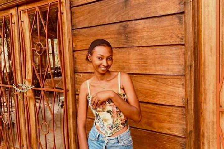 Lily, 37 — Escort in Mbani, Indonesia