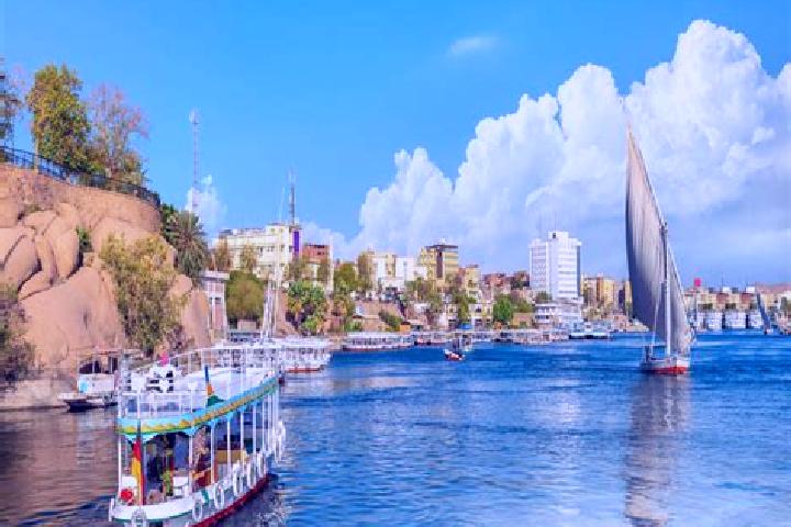 Lily, 38 — Escort in Awsim, Egypt
