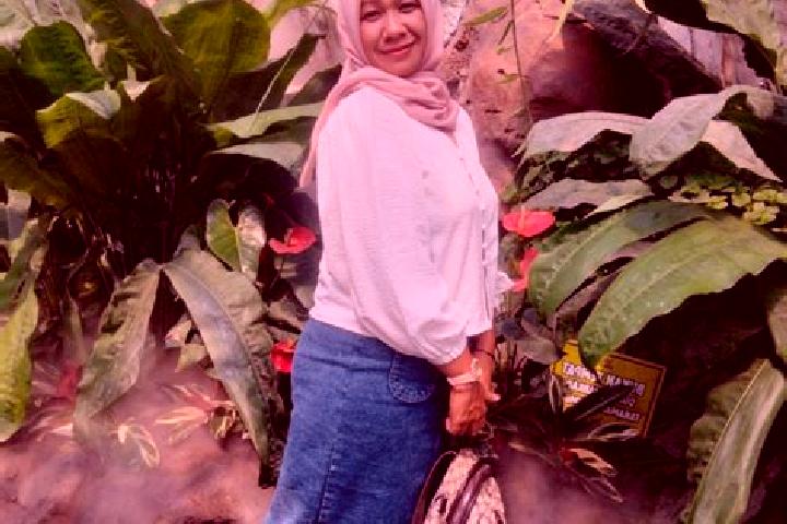 Lily, 38 — Escort in Diwek, Indonesia