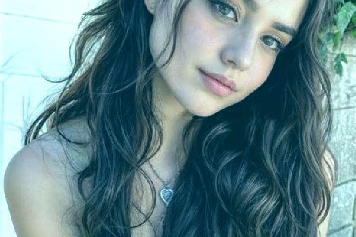 Lily, 39, a auburn grey-eyed middle eastern companion based in Yevhenivka. Offering Striptease, 69, Domination, BDSM. Available for incall and outcall, overn...
