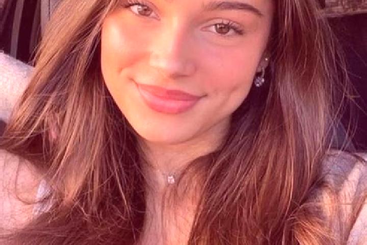 Lucy, 21, a brunette hazel-eyed caucasian companion based in Valle di Casies - Gsies. Offering Girlfriend Experience, 69, Party Girl, Domination, OWO. Availa...