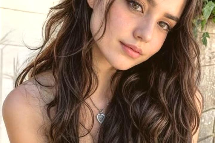 Lucy, 21, a dark blonde hazel-eyed middle eastern companion based in Auzay. Offering BDSM, Party Girl, Tantra, Girlfriend Experience. Available for incall an...