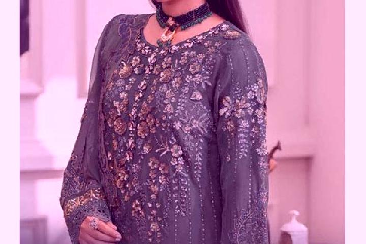 Lucy, 21 — Escort in Nazir Town, Pakistan