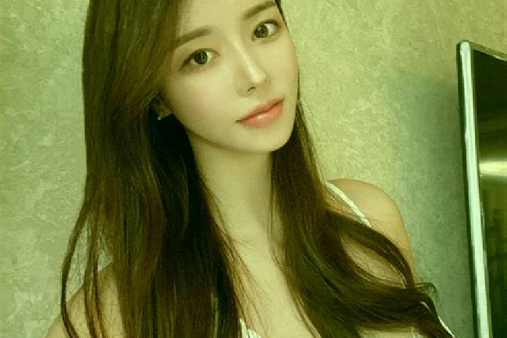 Lucy, 21 — Escort in Weiziyu, China