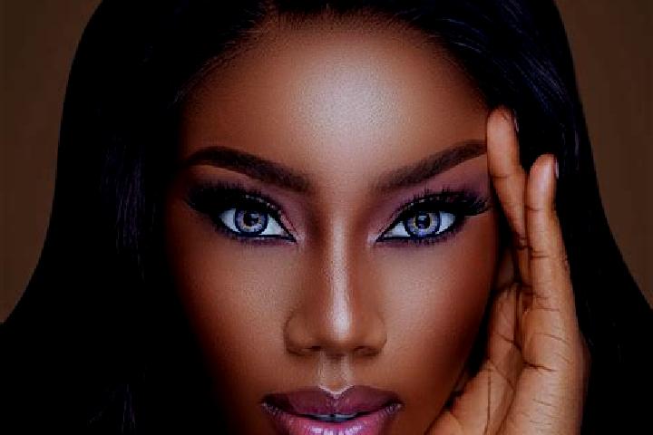 Lucy, 22, a red blue-eyed ebony companion based in Kyra Chrysikou. Offering GFE, A-Level, Fetish, Couples, CIM. Available for incall and outcall, overnight b...