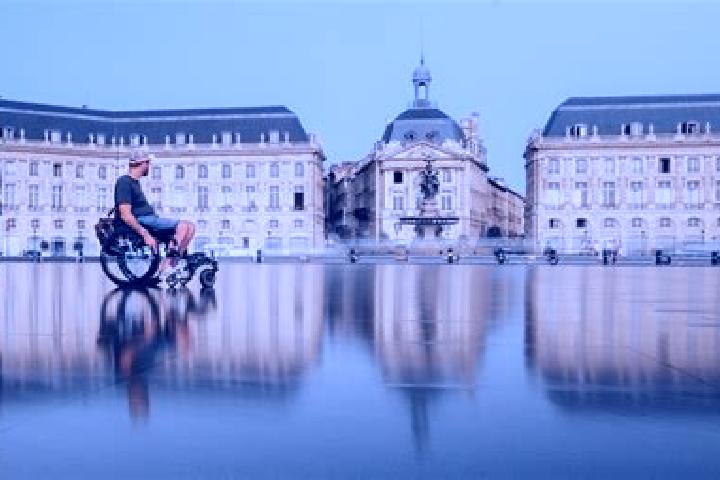Lucy, 22 — Escort in Bessenay, France