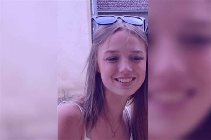 Lucy, 22 — Escort in Brignac-la-Plaine, France