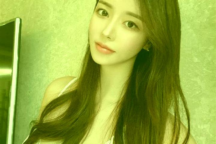 Lucy, 22 — Escort in Lanzhong, China