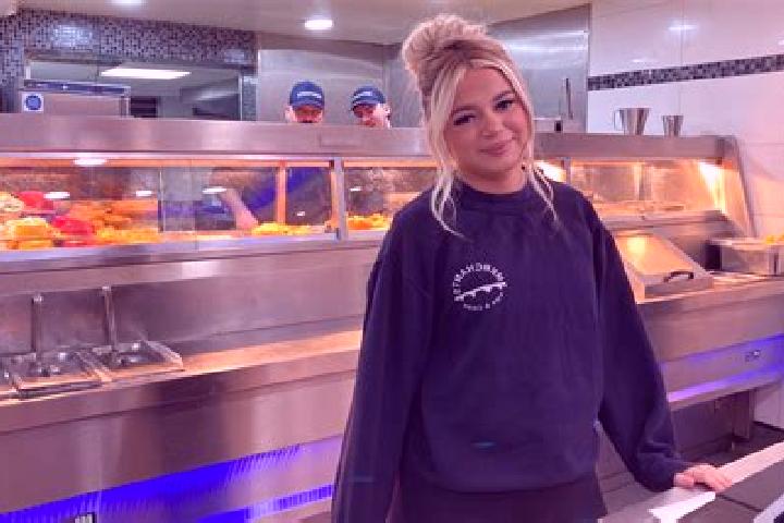 Lucy, 23, a red hazel-eyed middle eastern companion based in Ruddington. Offering Party Girl, BDSM, Dinner Date, Roleplay. Available for incall and outcall, ...