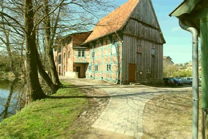 Lucy, 23 — Escort in Klein Roennau, Germany
