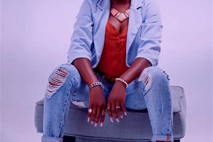 Lucy, 23 — Escort in Mumbue, Angola