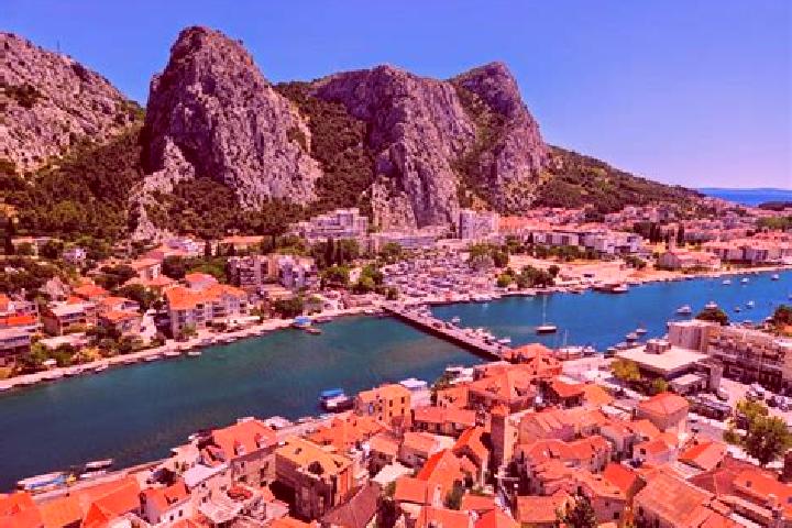 Lucy, 23 — Escort in Omis, Croatia