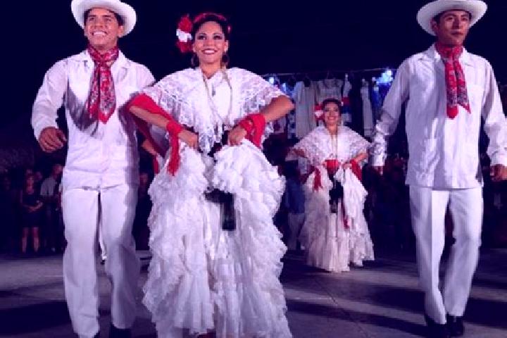 Lucy, 23 — Escort in Tenixtepec, Mexico