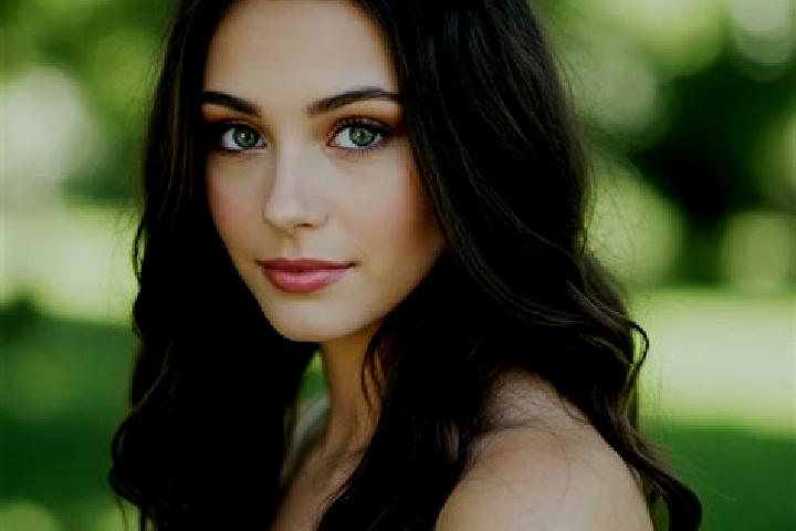 Lucy, 24, a brunette hazel-eyed mixed companion based in Goi. Offering Overnight, A-Level. Available for incall and outcall, day and evening dates.