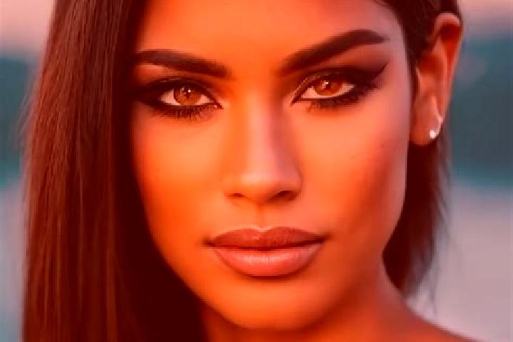 Lucy, 24, a red amber-eyed latina companion based in Green Bay. Offering Girlfriend Experience, Tantra. Available for incall and outcall, day and evening dates.
