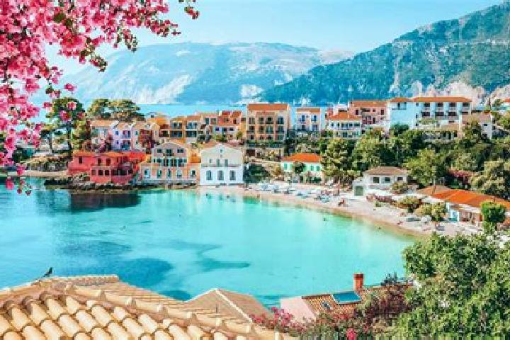 Lucy, 24 — Escort in Krestena, Greece