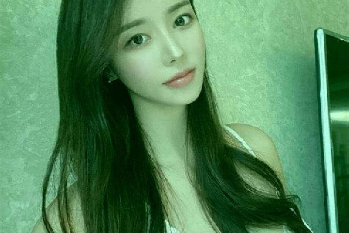 Lucy, 24 — Escort in Zhengdian, China