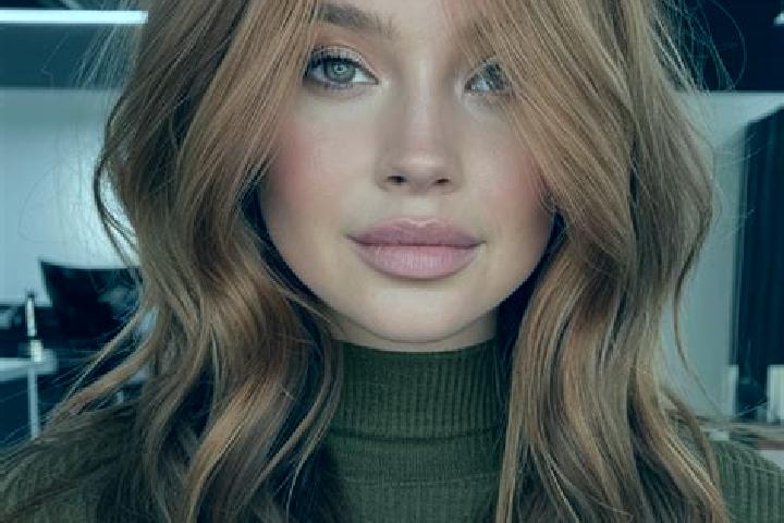 Lucy, 25, a auburn grey-eyed latina companion based in Ameal. Offering Party Girl, Massage, Duos, OWO. Available for incall and outcall, day and evening dates.