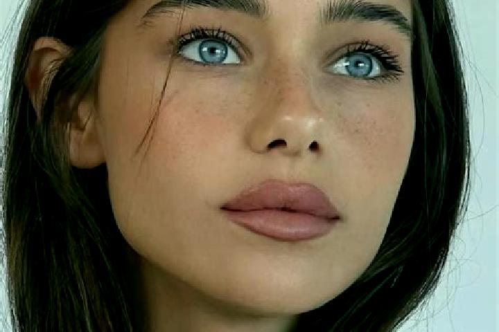 Lucy, 25, a brunette blue-eyed latina companion based in San Lorenzo. Offering GFE, Travel Companion, Duos. Available for incall and outcall, day and evening...