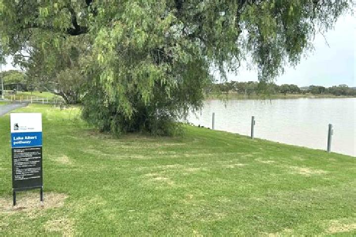 Lucy, 25 — Escort in Lake Albert, Australia
