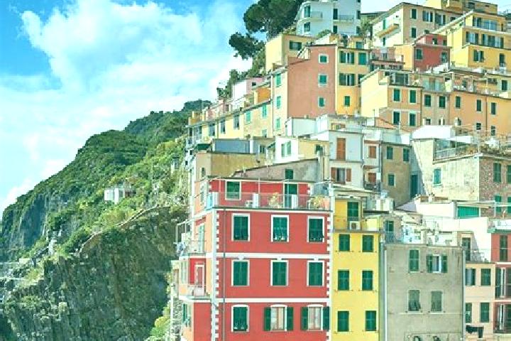 Lucy, 25 — Escort in Spezzano Albanese, Italy