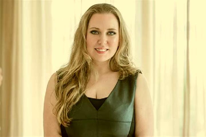 Lucy, 25 — Escort in Velden, Germany