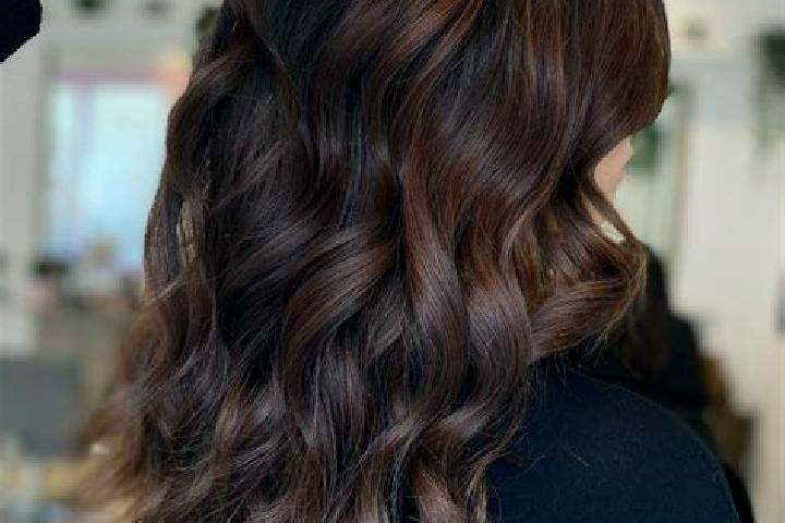 Lucy, 26, a chestnut brown-eyed mixed companion based in Campofiorito. Offering Overnight, Massage. Available for incall and outcall, day and evening dates.