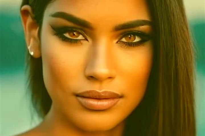 Lucy, 26, a red amber-eyed latina companion based in Marines. Offering Couples, Duos, Girlfriend Experience. Available for incall and outcall, day and evenin...