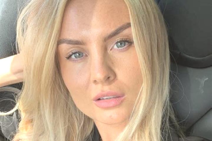Lucy, 26 — Escort in Chantelle, France
