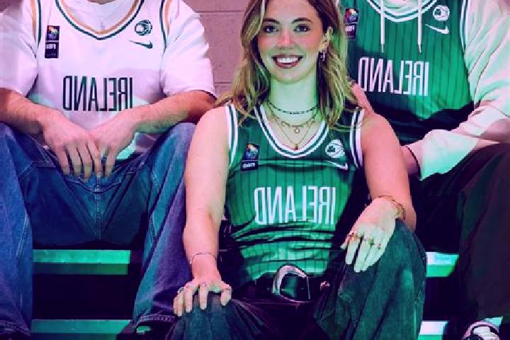 Lucy, 26 — Escort in Cloyne, Ireland