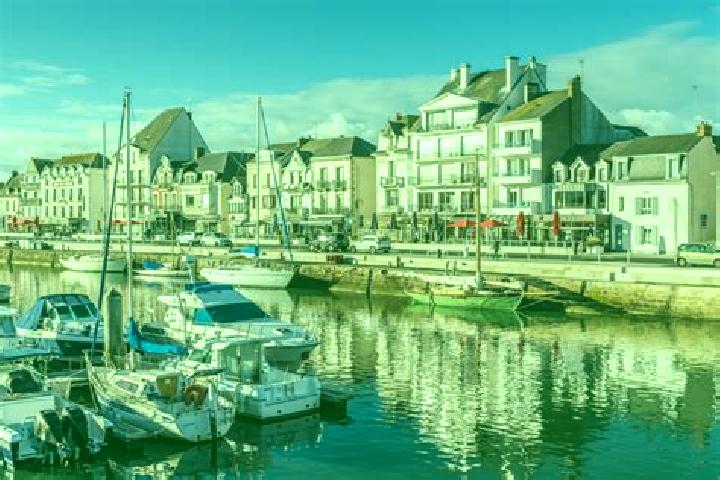 Lucy, 26 — Escort in Le Pouliguen, France