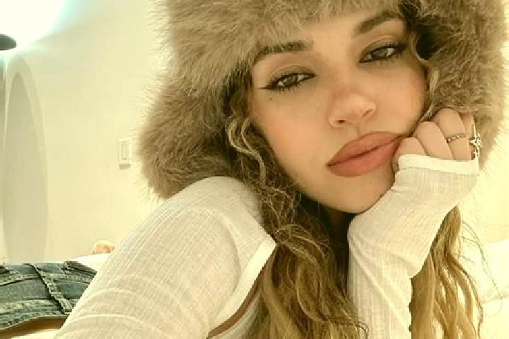 Lucy, 26 — Escort in Manon, Spain