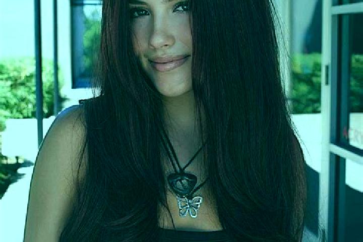 Lucy, 27, a auburn dark-eyed middle eastern companion based in Bonwapitse. Offering Roleplay, Erotic Massage, Domination, Couples. Available for incall and o...